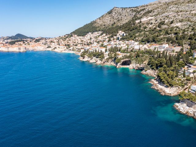 Prodaja kamene kuće s pogledom na Stari grad i Lokrum, Dubrovnik