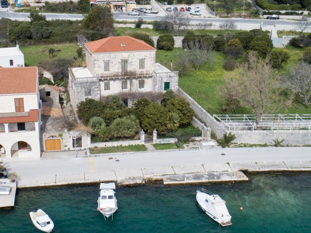 Sale of a summer house from the 19th century first row by the sea near Dubrovnik