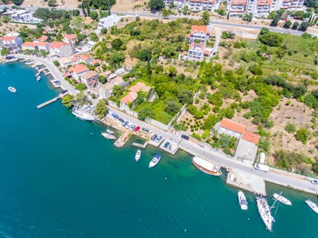 Ljetnikovac s orsanom i velikim vrtom na Rijeci dubrovačkoj/ DUBROVNIK