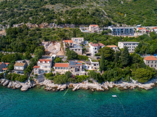 Sale of a house with a valid building permit by the sea near Dubrovnik