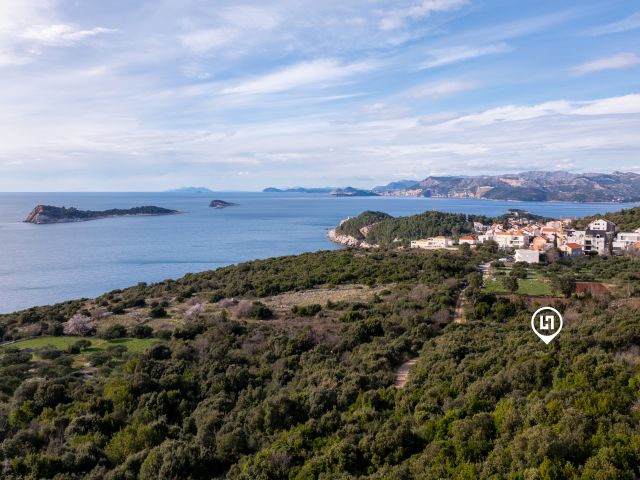 Building land for sale with unobstructed sea view in Cavtat near Dubrovnik