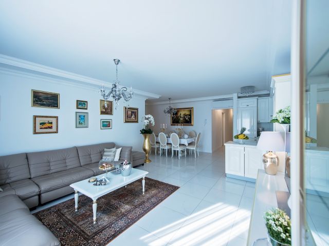 Sale of a luxuriously furnished apartment with a garden in Lapad, Dubrovnik