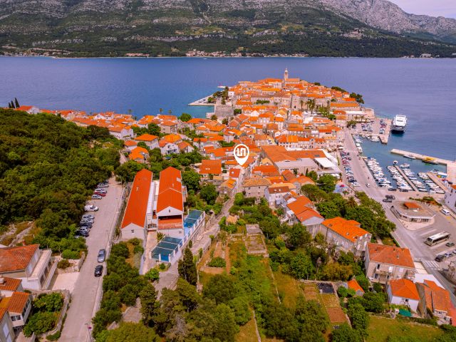 Stone house for sale in the very center of Korčula