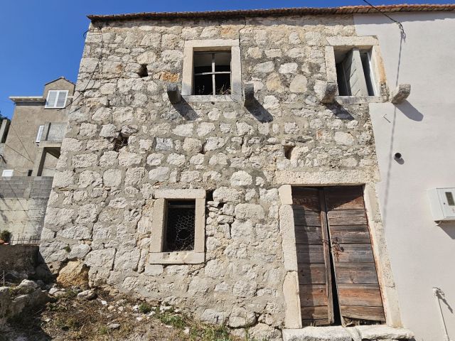 Small ruined house in Orašac near Dubrovnik for sale