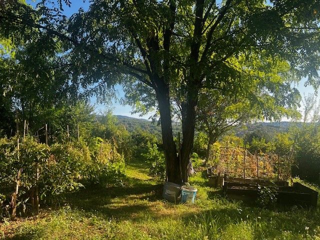 Atraktivno građevinsko zemljište s panoramskim pogledom na grad, idealno za izgradnju vašeg doma iz snova