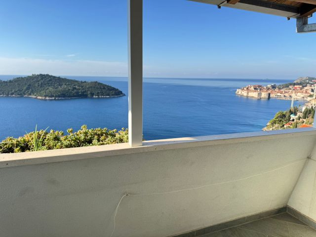 Sale of a family apartment with a view of the sea and Dubrovnik