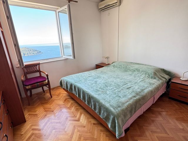 Sale of a family apartment with a view of the sea and Dubrovnik