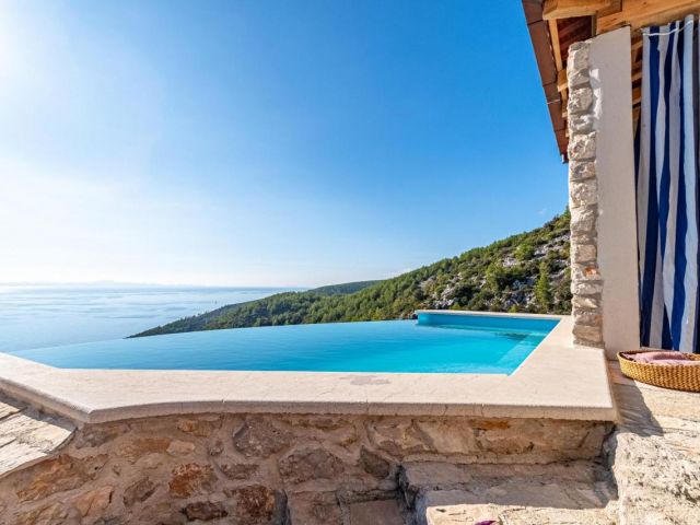 Luxury villa on Korčula for sale