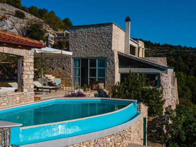 Luxury villa on Korčula for sale