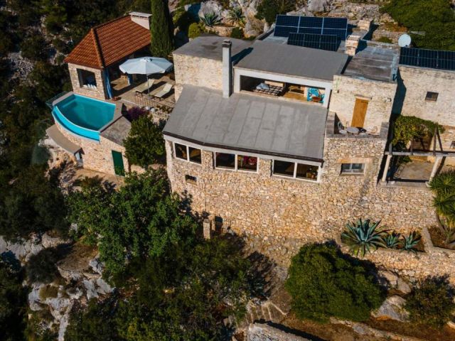 Luxury villa on Korčula for sale